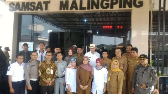 Bersama Kepala Bapeda Banten Gubernur Sidak UPT Samsat Malingping