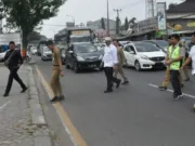 Begini Cara Sidak Gubernur Di Jalur Padat Kota Serang