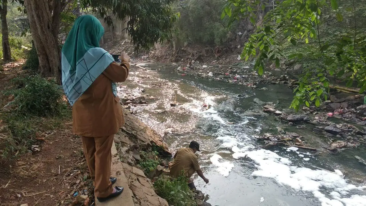 Limbah di Kali Paninggilan, DLH kota Tangeran: Statusnya Aman