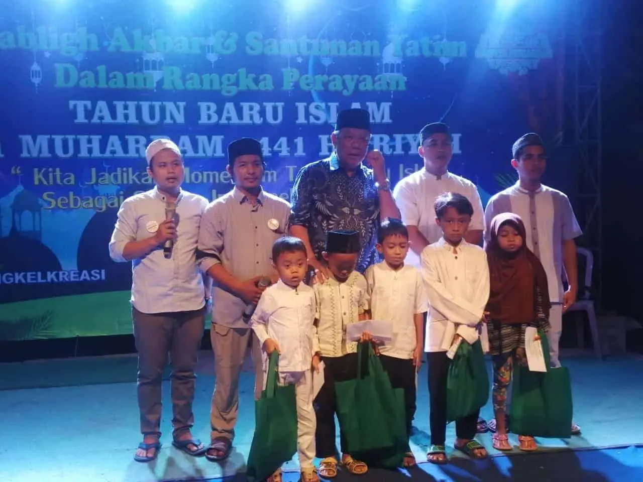 Wakil Walikota Tangsel Serahkan Bantuan Yatim