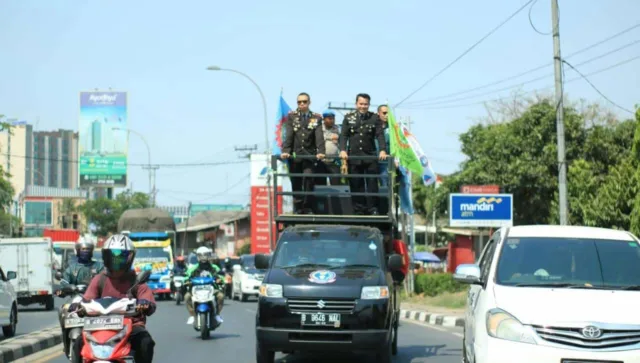 Gunakan Mobil Komando Polisi di Tangerang Sambangi Markas TNI Ucapkan HUT ke-74