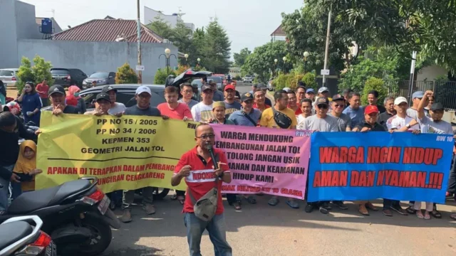 Aktivitas Proyek Tol JORR II di Soal Warga Perumahan Banjar Wijaya