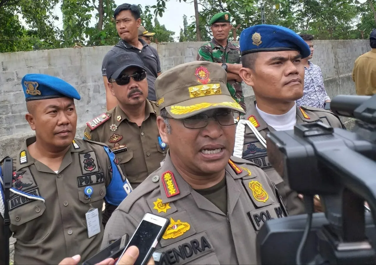 Ricuh Pengusuran Makam Wareng di Tangerang