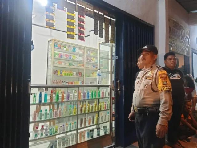 Toko Ditinggal Kabur Pemilik, Dicurigai Jual Obat Terlarang