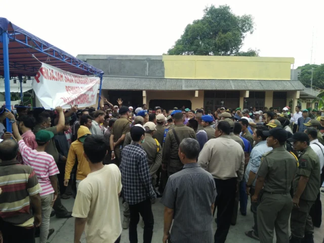 Eksekusi Makam Wareng di Tangerang Ricuh