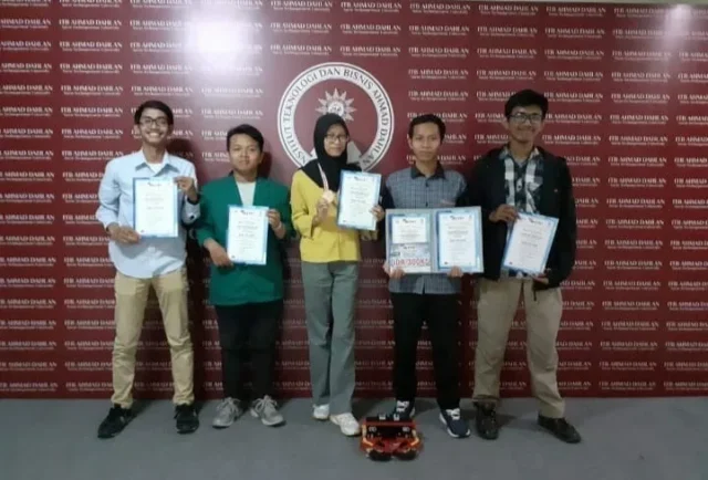 Tim Robotik ITB-AD Juara Kontes Robot Nusantara 2019