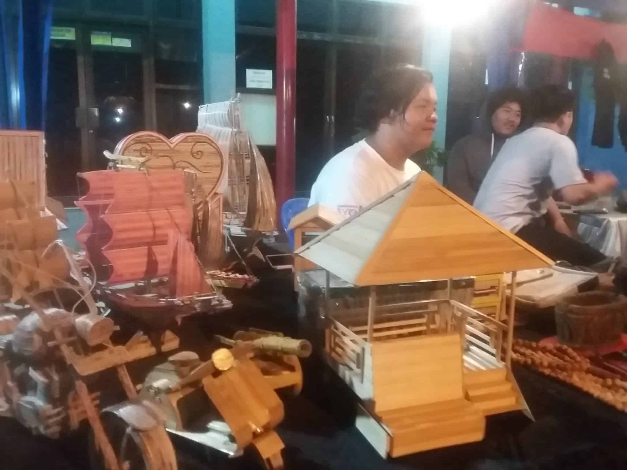 Wow, Ada Karya Miniatur di Bazar Millenial Expo KNPI