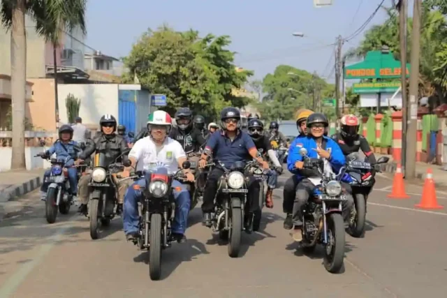 Sunmori KNPI, Keliling Kota Bareng Komunitas Motor Klasik