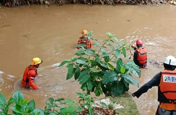 Bocah Tenggelam Di Ciputat Ditemukan Tim SAR Gabungan