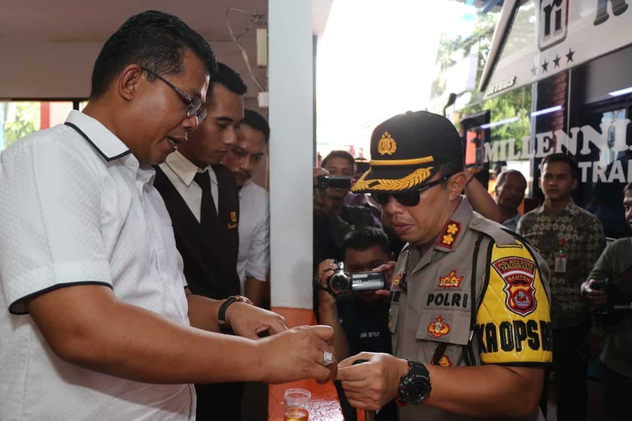 Libur Nataru, Polresta Tangerang Lakukan Cek Bus dan Urine Pengemudi