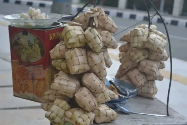 Ketupat Sayur Jadi Pilihan Kuliner Dengan Harga Ekonomis