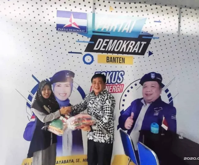 Dedy Fitriadi Sumbangkan Pakaian Baru Untuk Lebak Banten