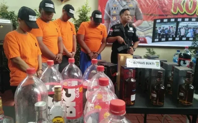 Racik dan Jual Miras Berkelas Tapi Palsu, 4 Pelaku Diamankan Polisi Bandara