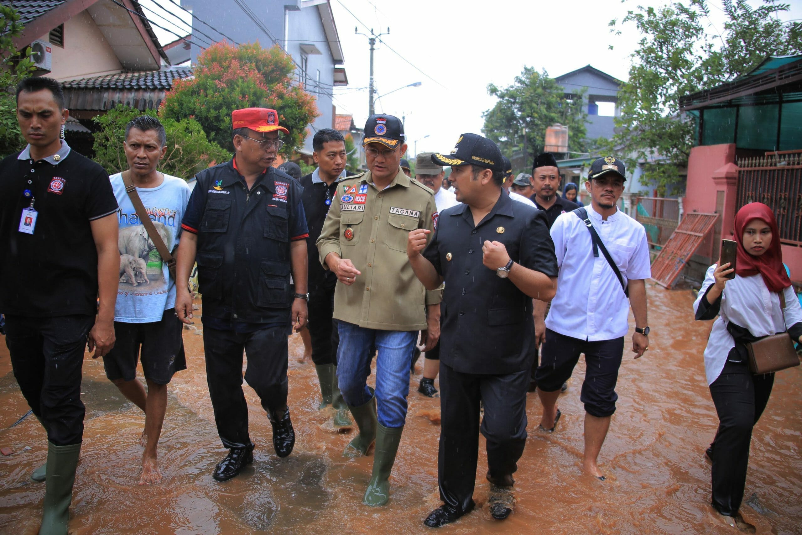 Datangi Langsung, Kemensos RI Salurkan Bantuan di Ciledug Indah