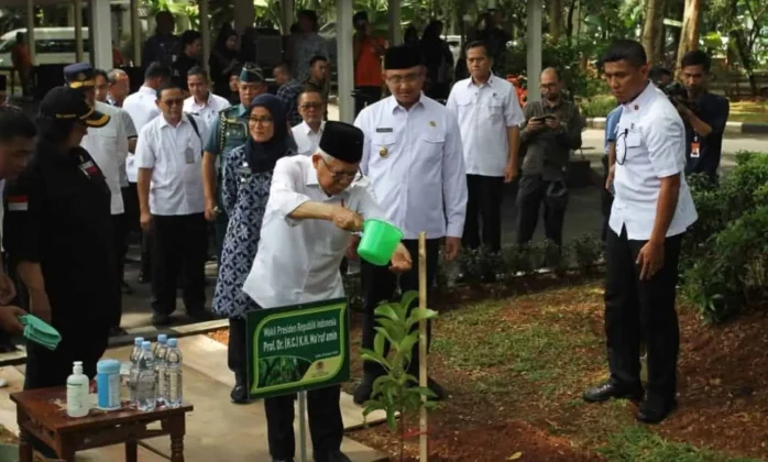 Ma’ruf Amin Mengunjungi Korban Banjir Lebak Didampingi Wagub Banten, Bupati dan Sejumlah Menteri