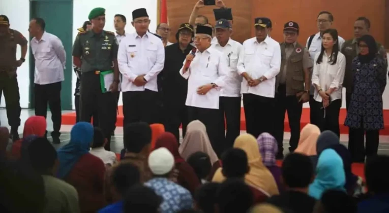 Ma’ruf Amin Mengunjungi Korban Banjir Lebak Didampingi Wagub Banten, Bupati dan Sejumlah Menteri