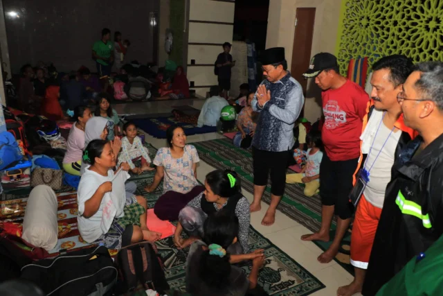 Kali Ledug Semakin Meluap, Sejumlah Warga Terus Dievakuasi di Periuk