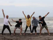 Wisata Ke Pantai, Tim Marcomm Xuping Jewelry Berharap Jadi Lebih Baik