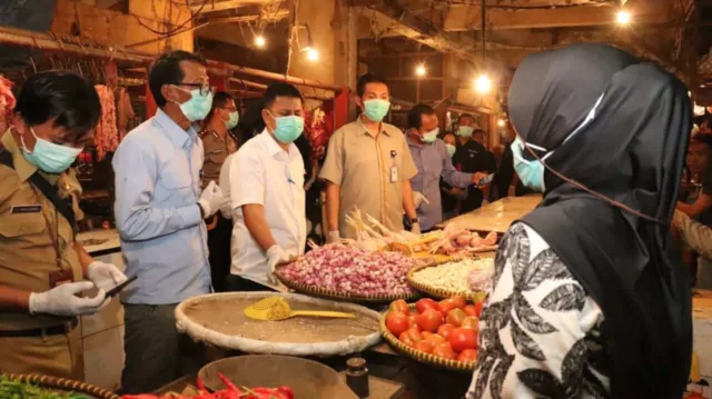 Sidak Pasar Rau Serang, Pastikan Sembako Aman