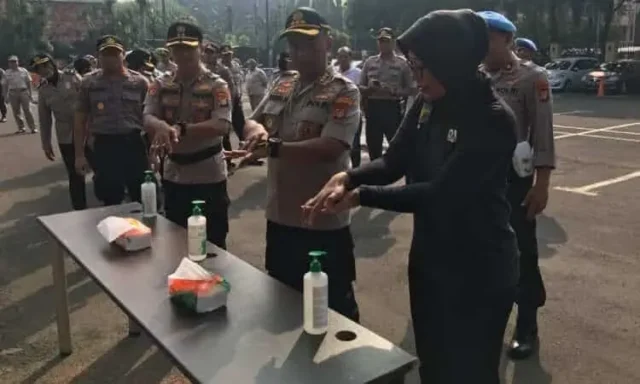 Cegah Corona, Polretro Tangerang Kota Gerakan Cuci Tangan Massal