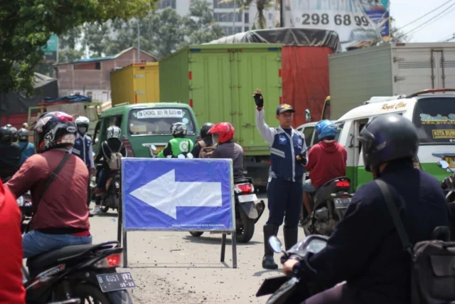 Jalan Daan Mogot Amblas, DISHUB Kota Tangerang Reaksi Cepat