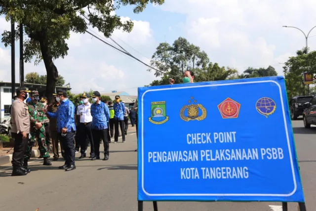 Tinjau Titik Check Point PSBB, Warga Kota Tangerang Diminta Disiplin dan Patuh