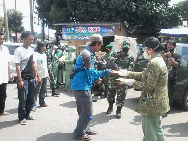 Denhubrem 064/MY Bersama Persit Gelar Gerakan Sosial di Kota Serang