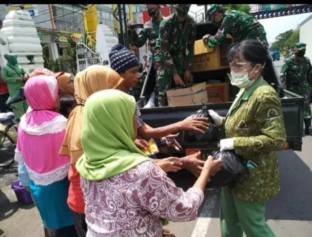 Denhubrem 064/MY Bersama Persit Gelar Gerakan Sosial di Kota Serang