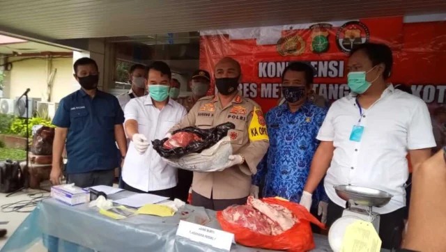 Begini Fakta Daging Sapi Dicampur Daging Babi di Tangerang