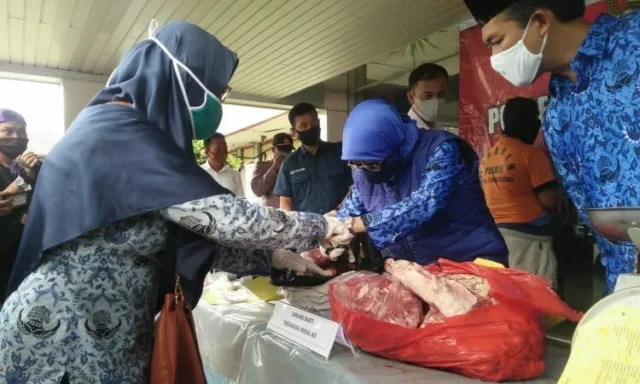 Awas! Daging Sapi Dicampur Daging Babi Beredar, 2 Tersangka Ditangkap di Tangerang