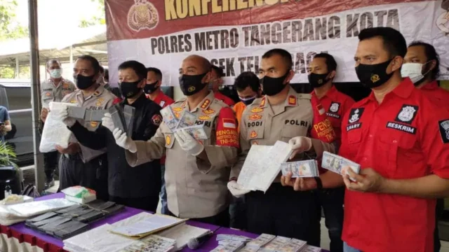 Polisi Bekuk Sindikat Pembuat Uang Palsu Dollar Amerika di Tangerang