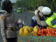 Covid-19 Meningkat di Kota Tangerang, HUT Polwan ke-72 Bagikan Masker ke Masyarakat