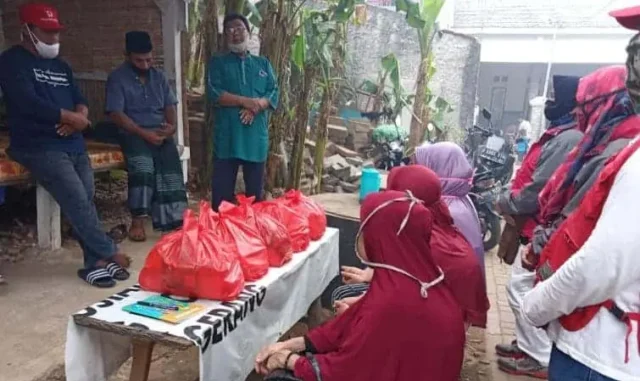 Muharram, PMI Pinang Berbagi Sembako dan Uang Tunai ke Dhuafa dan Anak Yatim