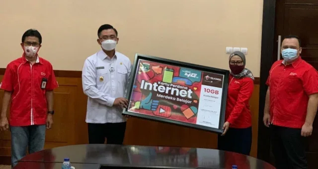 Telkomsel-Pemprov Banten Berikan 800 Ribu Kartu Internet Merdeka Belajar