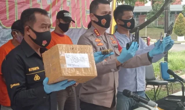 Ditangkap, Direktur Perusahaan dan Polisi Disersi Miliki Senpi Berikut Amunisinya