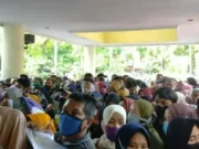 Ngeri, Penyerahan Berkas Bantuan UMKM di Kota Tangerang Penuh Sesak Warga