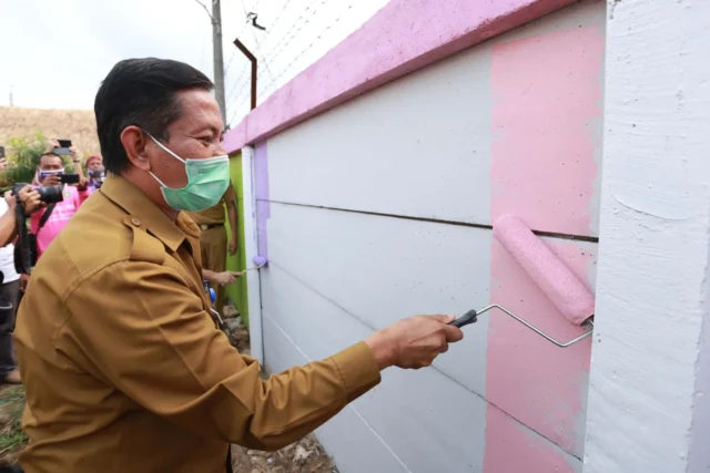 25.000 Liter Cat Percantik Kampung Rumah Kita di Tanah Tinggi