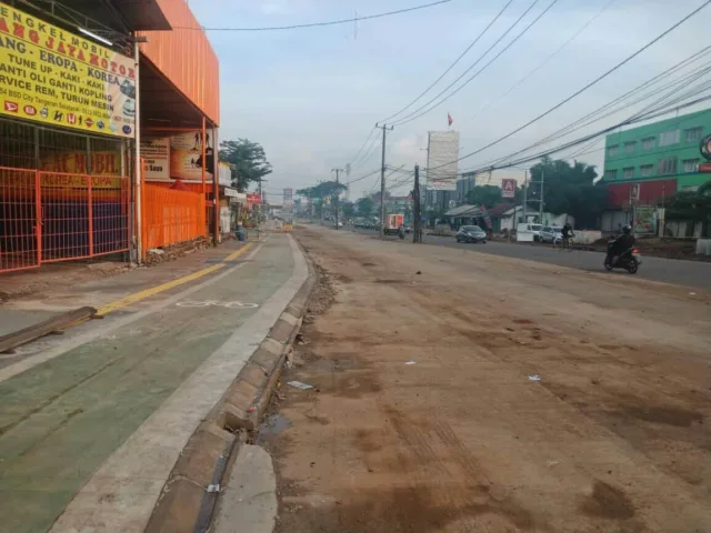 Tingkatkan Infrastuktur Wilayah, Pemkot Tangsel Lakukan Pelebaran dan Perbaikan Jalan