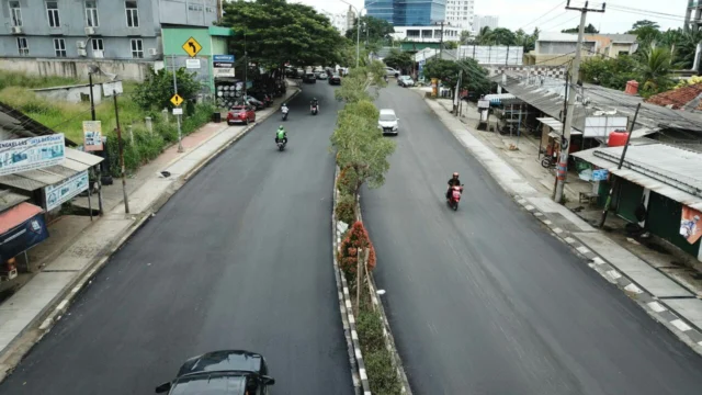 DPU Tangsel Pastikan Kontraktor Perbaiki Kerusakan Jalan Ciater