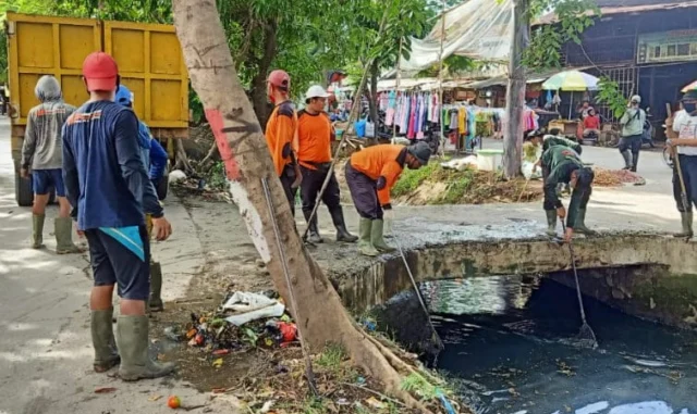 Laporan Warga, Tumpukan Sampah di Pasar Sipon Dibersihkan