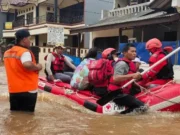 Banjir di Pinang Griya 936 KK di Evakuasi, PMI Bersama OKP Kota Tangerang Dirikan Dapur Umum