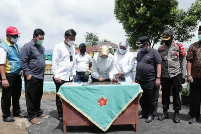 Airin Resmikan Tandon Puri Bintaro Hijau.