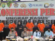 Pengedar Meterai Palsu Beromzet Miliaran Diamankan Polisi Bandara Soekarno-Hatta