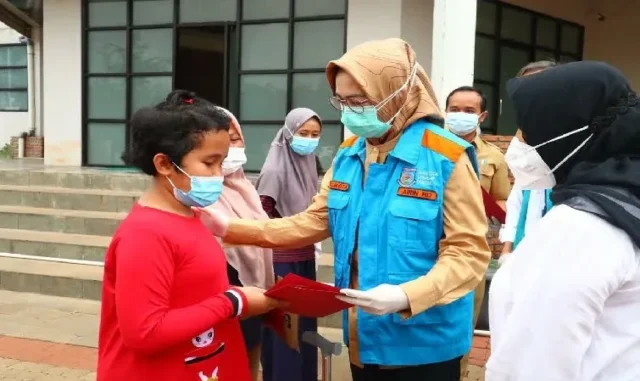 Dinyatakan Sembuh dari Covid-19 di RLC, Airin Lepas 65 Pasien