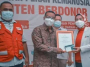 50 Kali Donor, Warga Kota Tangerang Diganjar Penghargaan PMI Banten