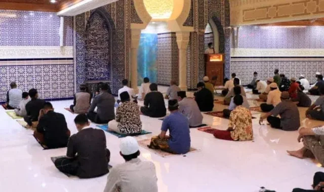 Awal Ramadhan 13 April 2021, Tarawih Pertama Arief Ingatkan Prokes di Masjid