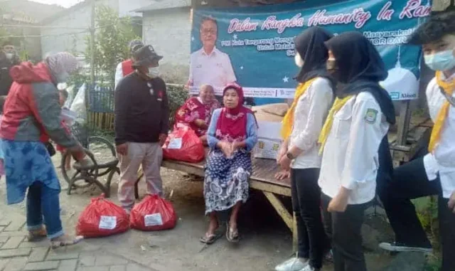 Agenda Rutin Ramadhan, PMI Pinang Berbagi Sembako dan Sejumlah Uang