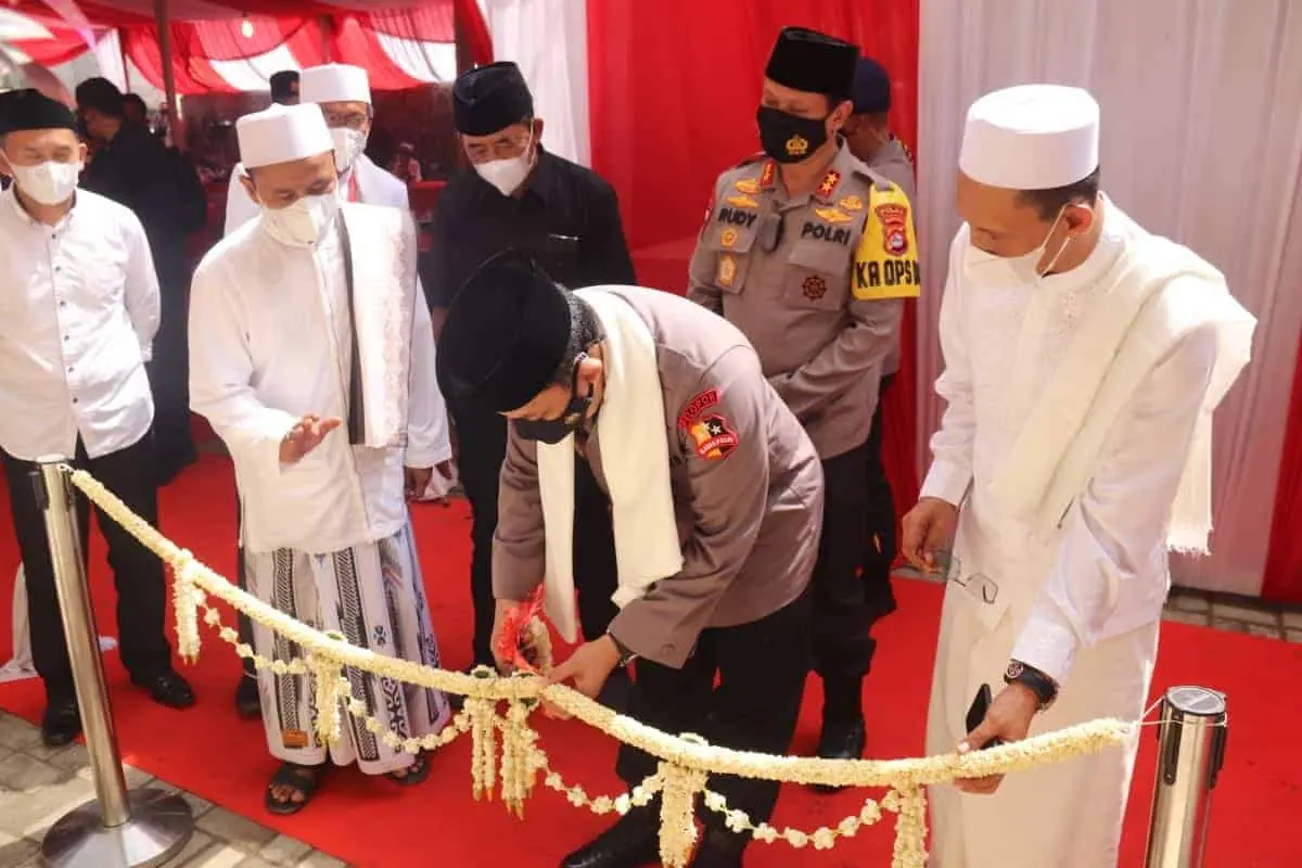 Jendral Listyo Sigit Prabowo meresmikan gedung baru Pondok Pesantren Salafi Tajul Falah di Desa Sipayung, Kecamatan Cipanas, Kabupaten Lebak.