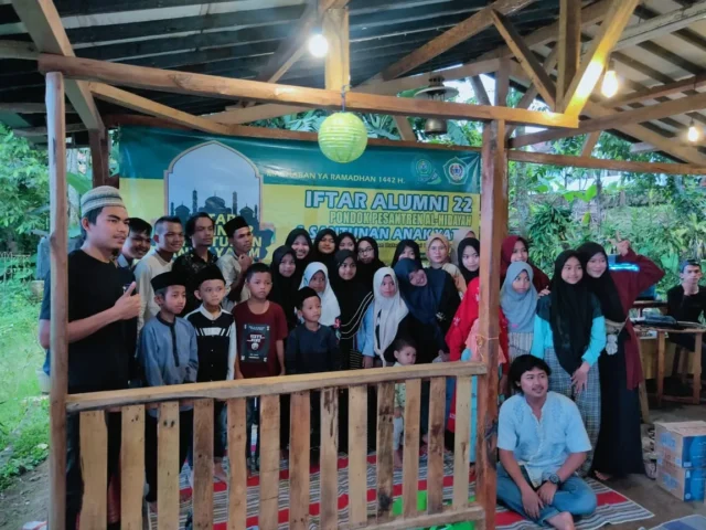 Alumni Angkatan 22 Ponpes Alhidayah Ciomas Serang Santuni Anak Yatim dan Buka Puasa Bersama