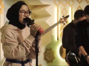 Lirik Lagu Deen Assalam Latin, Arab dan Artinya - Nissa Sabyan (Cover)